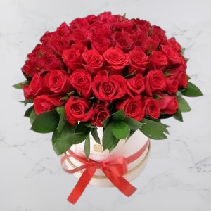 Red Roses in a round Hat Box